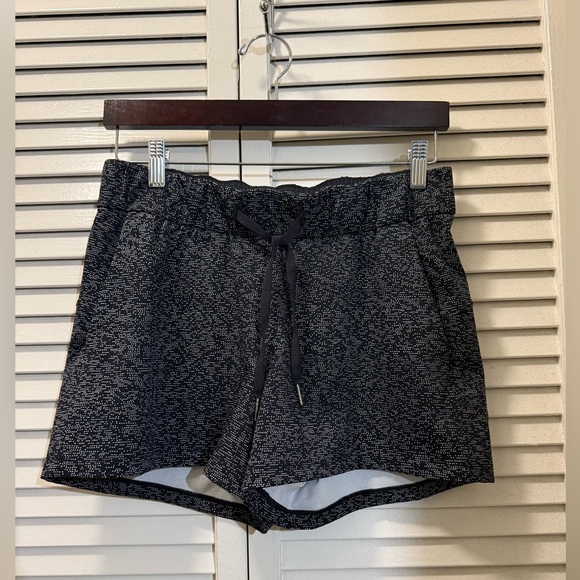 Lululemon On The Fly Short (2.5") Soundwave White Black / Black - Picture 5 of 11